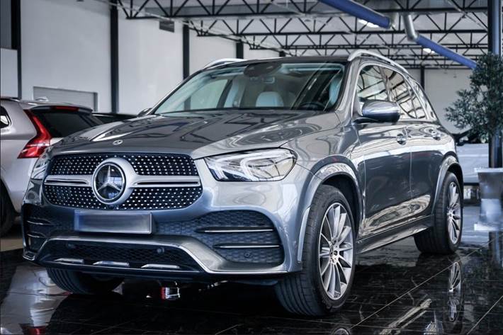 Grå Mercedes GLE350 de fra 2023