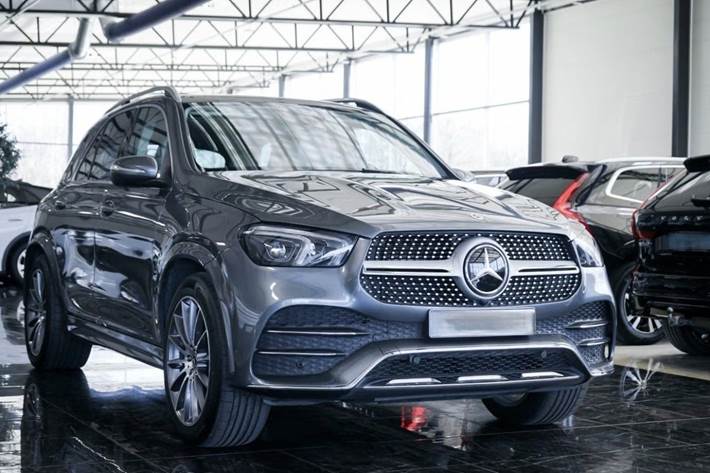 Grå Mercedes GLE350 de fra 2023