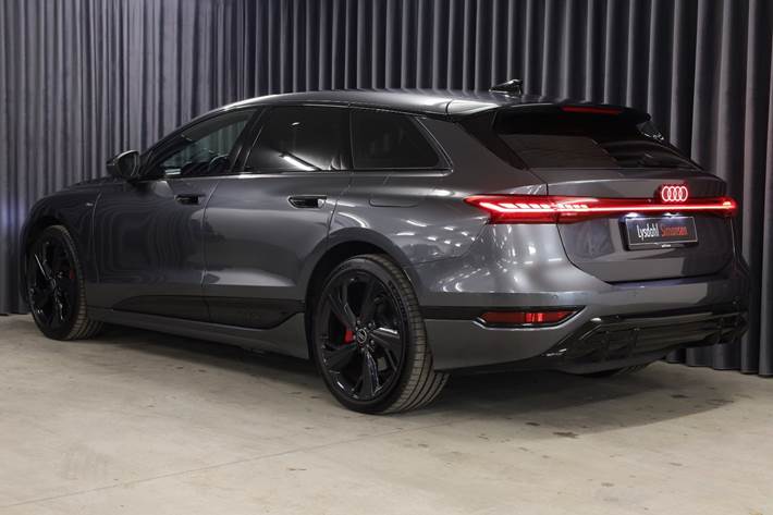 Grå Audi A6 e-tron fra 2025