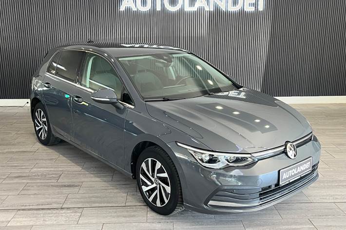 Grå VW Golf VIII fra 2021