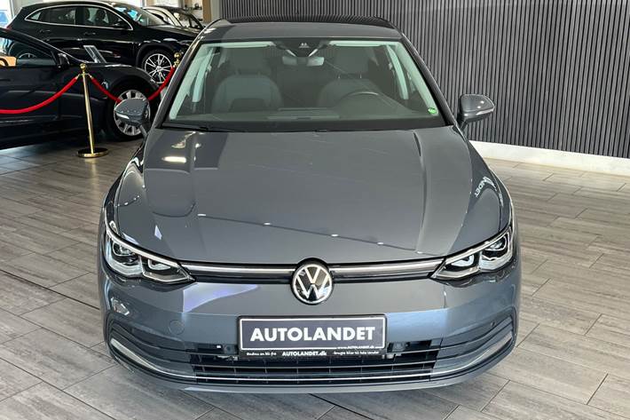 Grå VW Golf VIII fra 2021