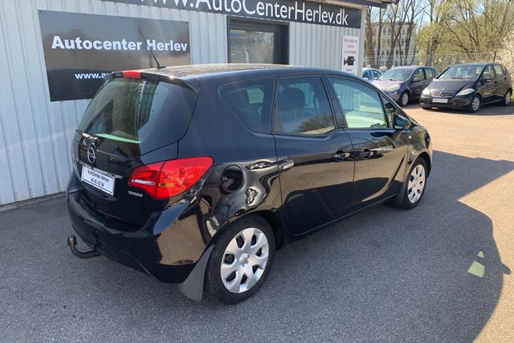 Sort Opel Meriva fra 2010