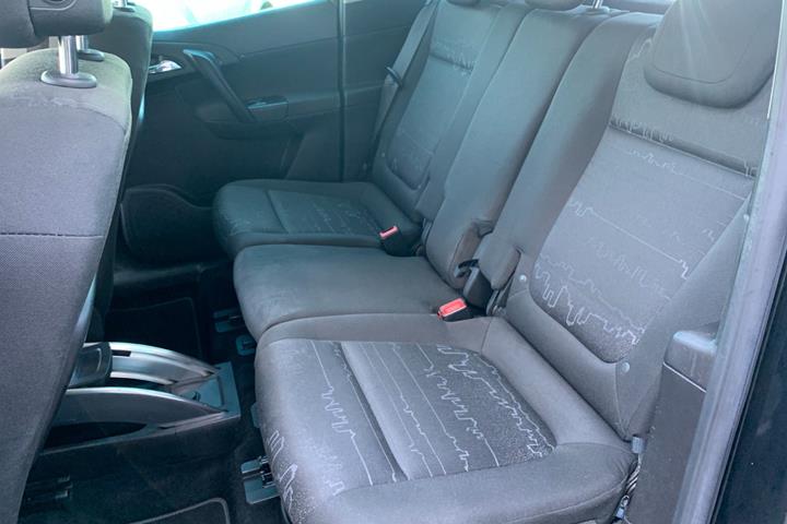 Sort Opel Meriva fra 2010