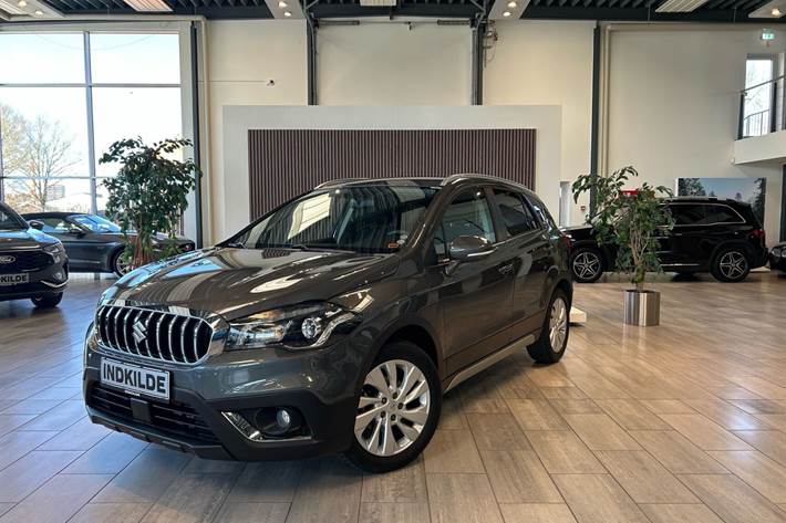 Grå Suzuki S-Cross fra 2019 set udefra