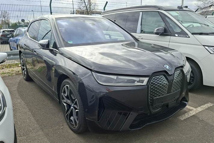 Sort BMW iX fra 2023