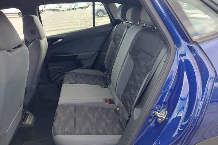 Blå VW ID.4 fra 2023