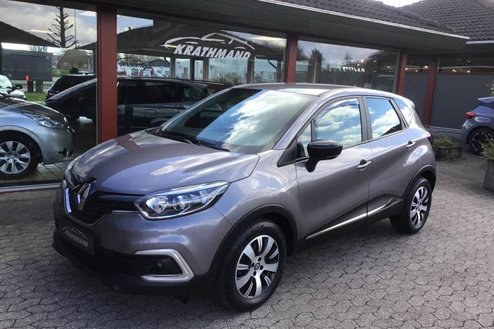 Grå Renault Captur fra 2019