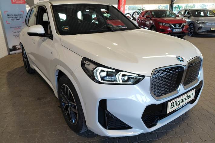 Hvid BMW iX1 fra 2024