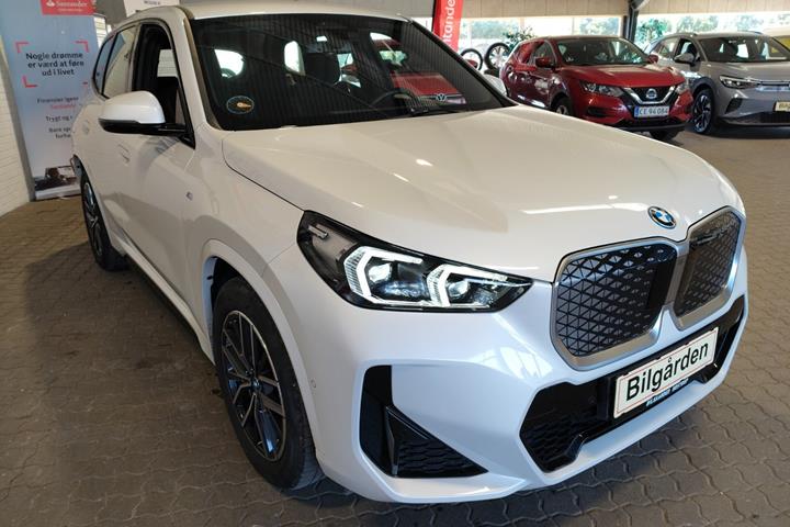 Hvid BMW iX1 fra 2024