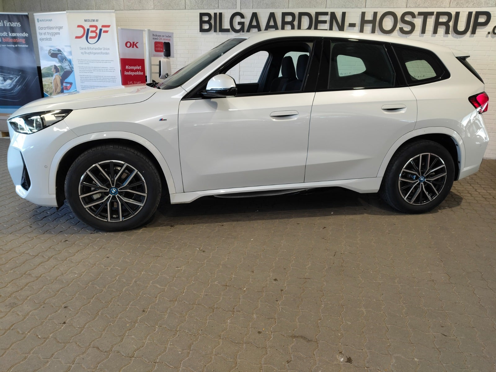 Hvid BMW iX1 fra 2024