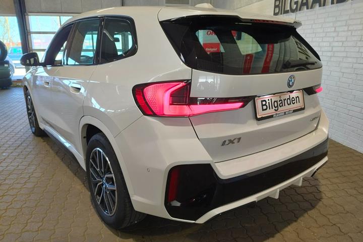 Hvid BMW iX1 fra 2024
