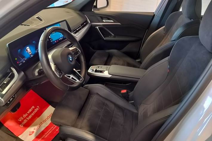 Hvid BMW iX1 fra 2024
