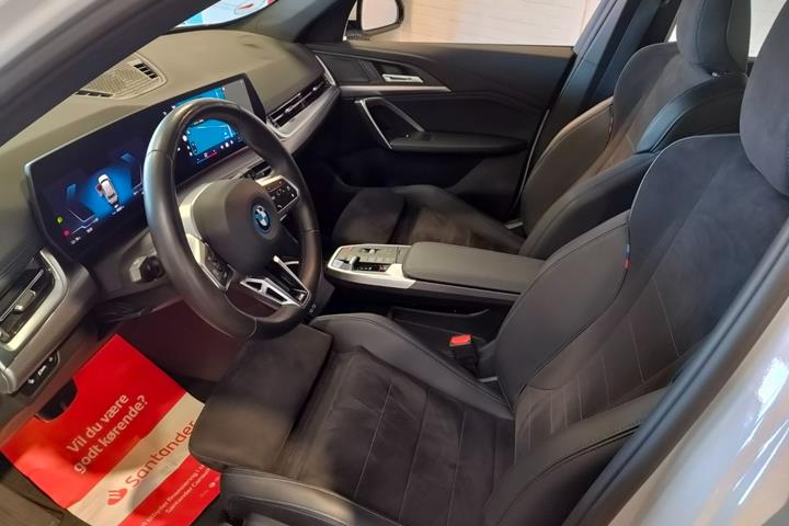 Hvid BMW iX1 fra 2024