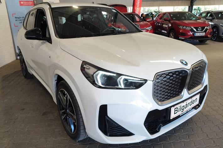 Hvid BMW iX1 fra 2024