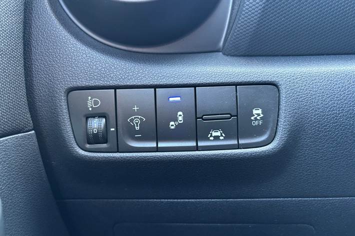 Orange Hyundai Kona fra 2018