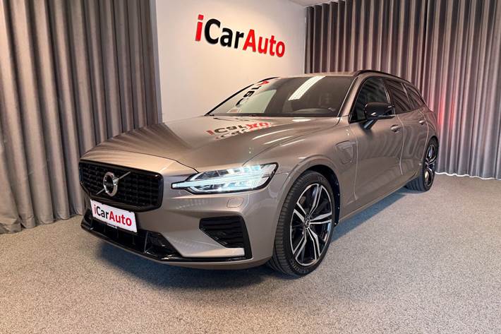 Grå Volvo V60 fra 2022