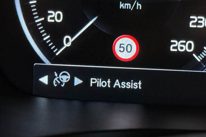 Grå Volvo V60 fra 2022