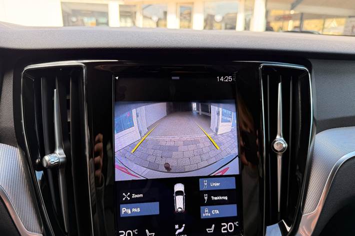 Grå Volvo V60 fra 2022