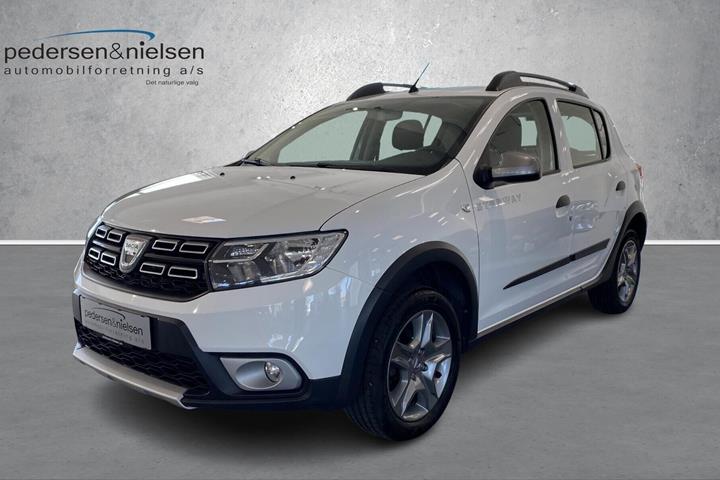 Hvid Dacia Sandero fra 2017 set udefra
