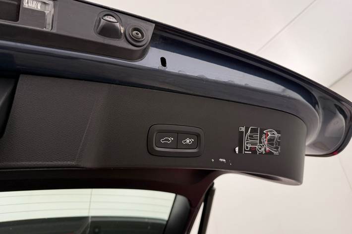 Blå Volvo XC40 fra 2021