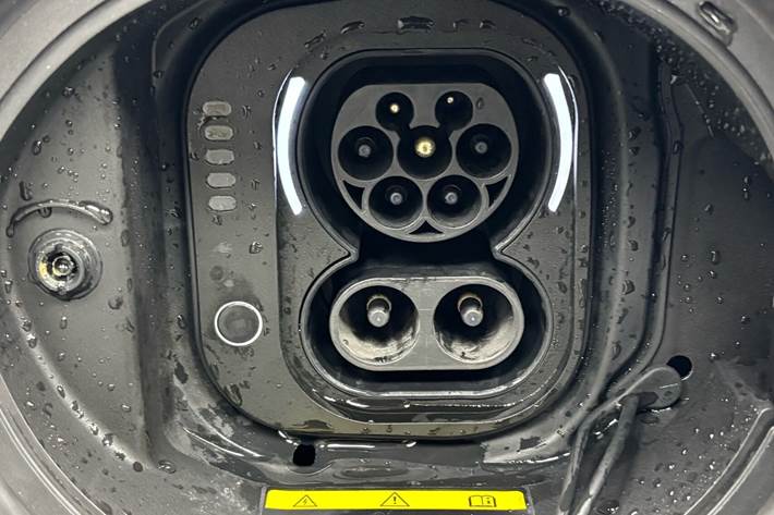 Grå Fiat 500e fra 2023