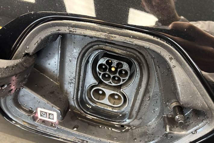 Sort Opel Corsa-e fra 2024