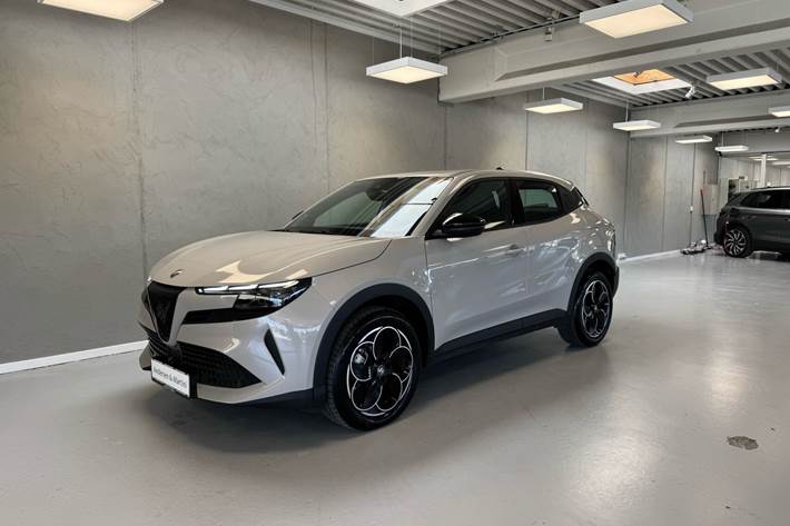 Hvid Alfa Romeo Junior fra 2025