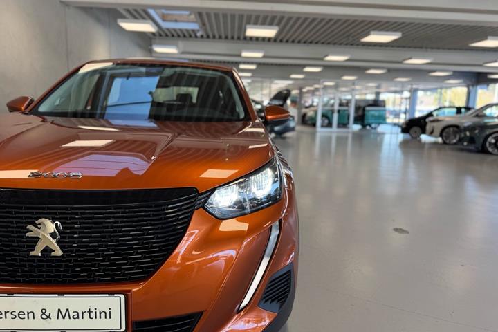Orange Peugeot 2008 fra 2021