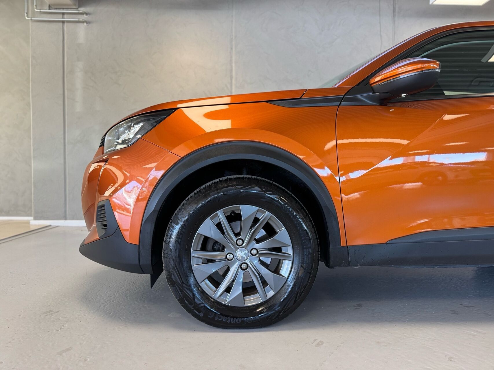 Orange Peugeot 2008 fra 2021