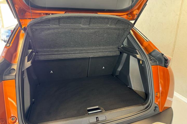 Orange Peugeot 2008 fra 2021