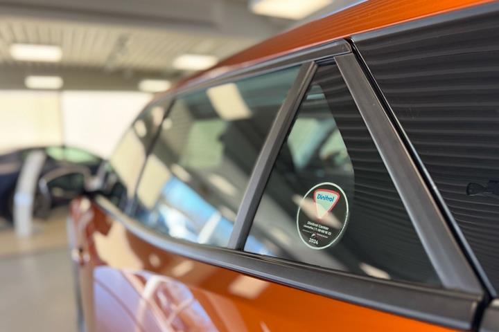 Orange Peugeot 2008 fra 2021