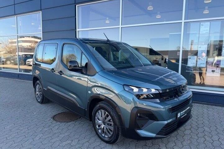 Blå Peugeot e-Rifter fra 2025 set udefra