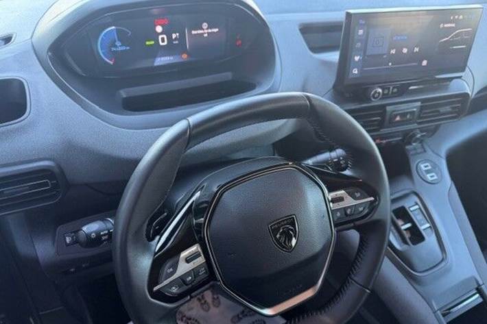 Blå Peugeot e-Rifter fra 2025