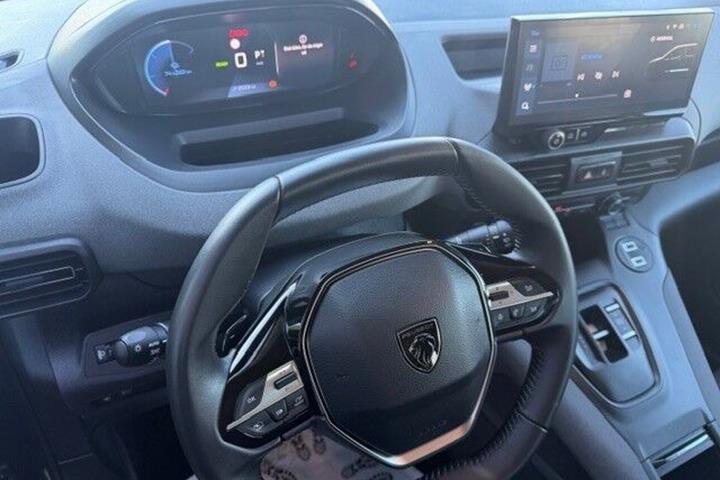 Blå Peugeot e-Rifter fra 2025