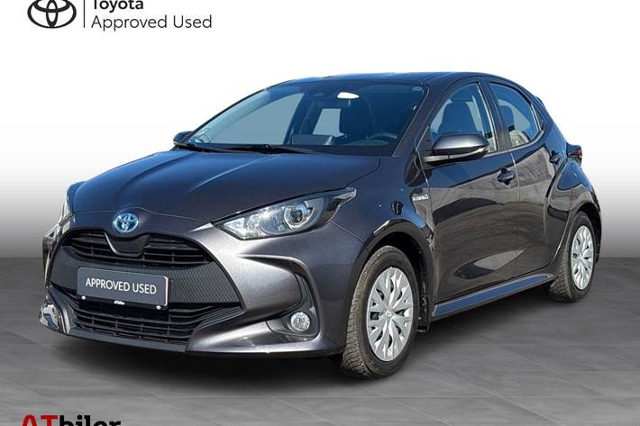 Grå Toyota Yaris fra 2020