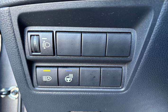 Grå Toyota Yaris fra 2020