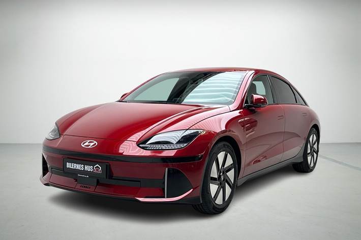Rød Hyundai Ioniq 6 fra 2024 set udefra