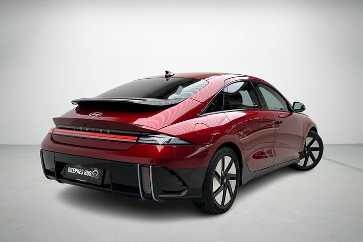 Rød Hyundai Ioniq 6 fra 2024
