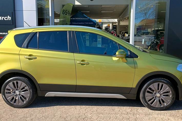 Grøn Suzuki S-Cross fra 2015