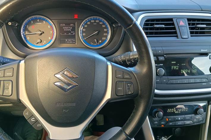 Grøn Suzuki S-Cross fra 2015