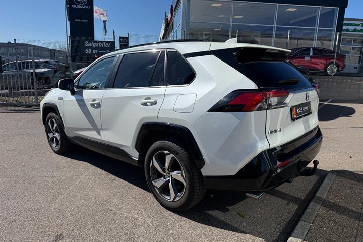 Hvid Toyota RAV4 fra 2022
