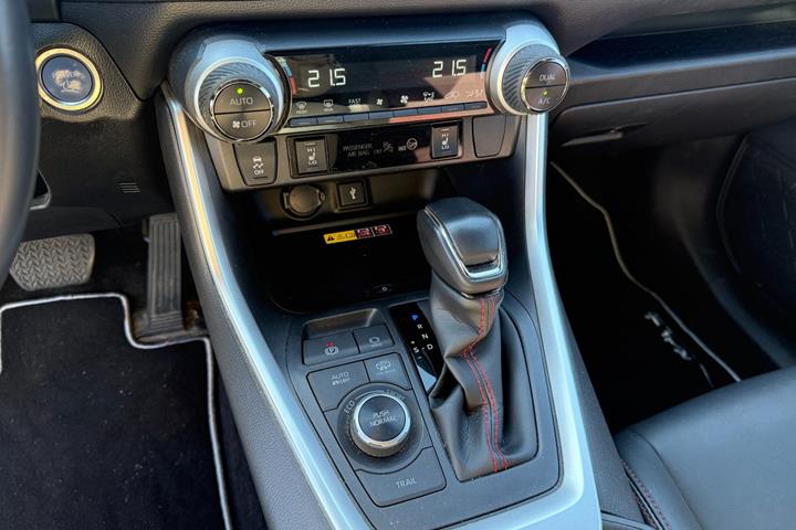 Hvid Toyota RAV4 fra 2022