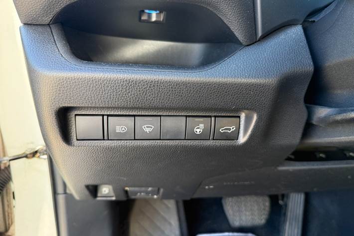 Hvid Toyota RAV4 fra 2022