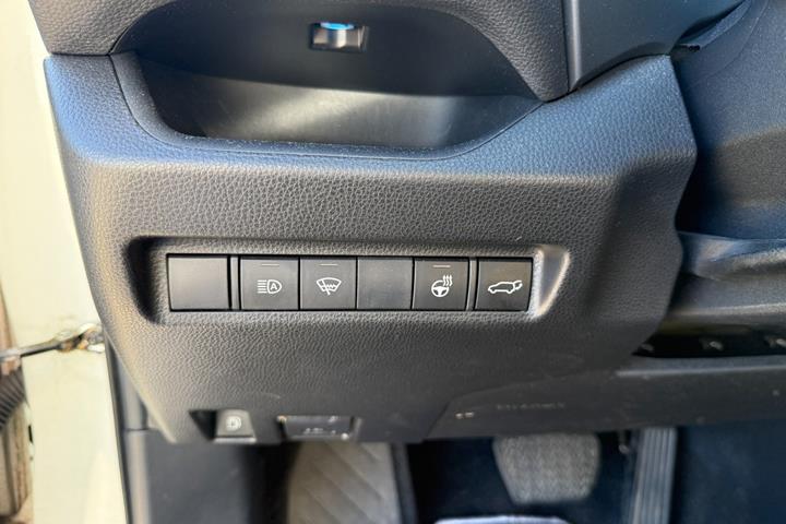 Hvid Toyota RAV4 fra 2022
