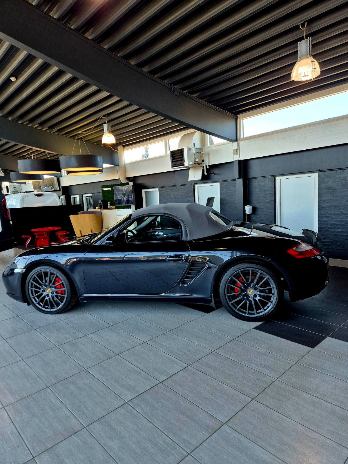 Grå Porsche Boxster S fra 2007