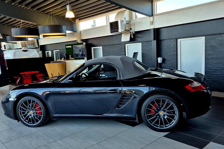 Grå Porsche Boxster S fra 2007