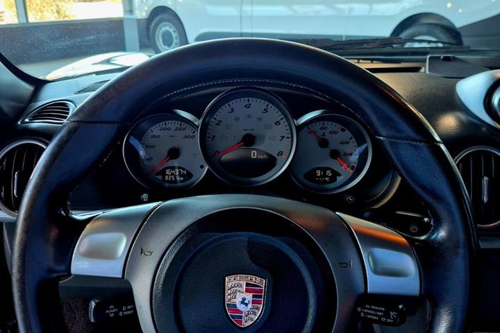 Grå Porsche Boxster S fra 2007