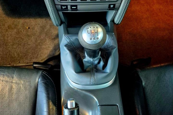 Grå Porsche Boxster S fra 2007