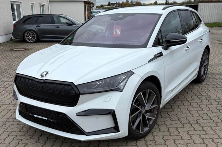 Hvid Skoda Enyaq fra 2022 set udefra