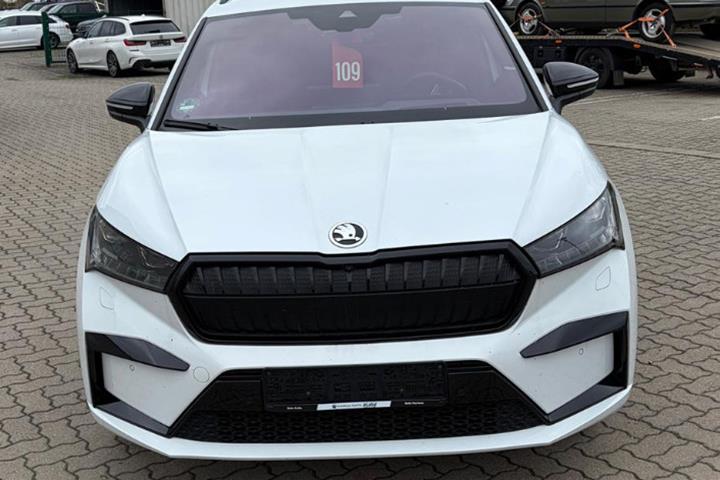 Hvid Skoda Enyaq fra 2022
